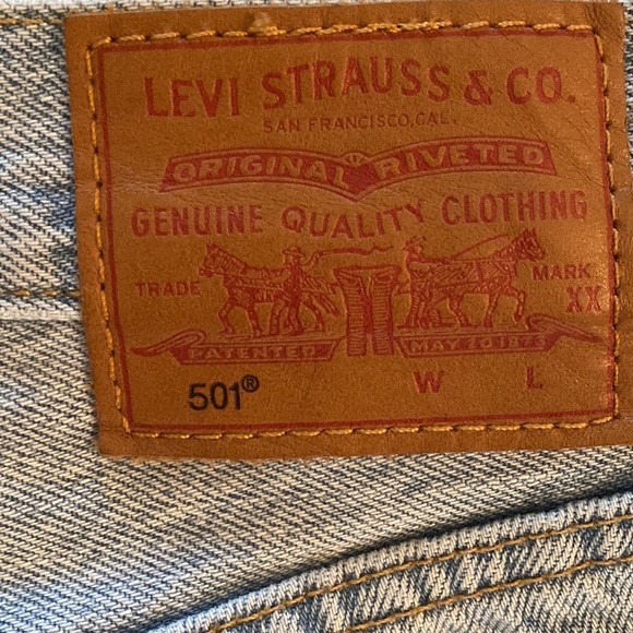 Levi Distressed 501 Jeans - Picture 3 of 3